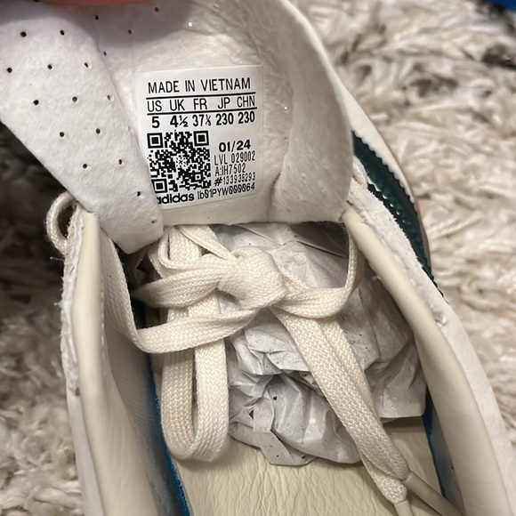 Adidas Gazelle Indoor sneakers. Unisex. Size 6. Cream. White. New. - Picture 6 of 8